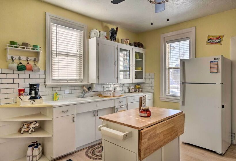 Kik N Bak Cottage W/ Beautiful Mountain View