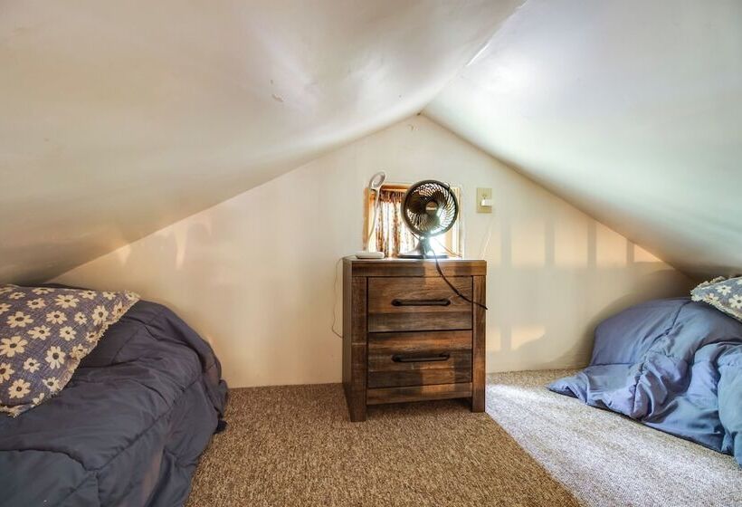 Lakefront Cabin W/ Deck, Games, & Views!