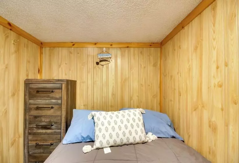 Lakefront Cabin W/ Deck, Games, & Views!