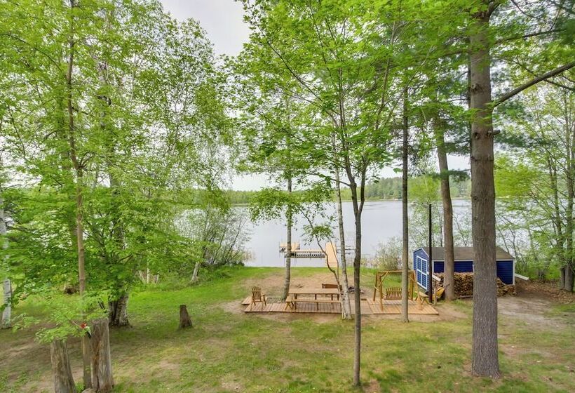 Lakefront Cabin W/ Deck, Games, & Views!