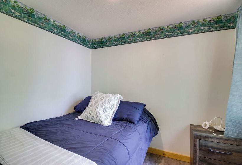 Lakefront Cabin W/ Deck, Games, & Views!