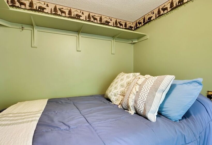 Lakefront Cabin W/ Deck, Games, & Views!