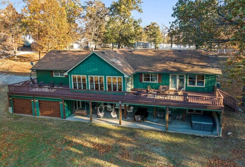 Shared Hot Tub, Pool & Dock: Lakefront Grove House