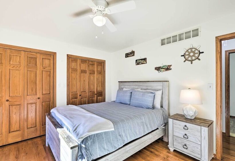 Shared Hot Tub, Pool & Dock: Lakefront Grove House