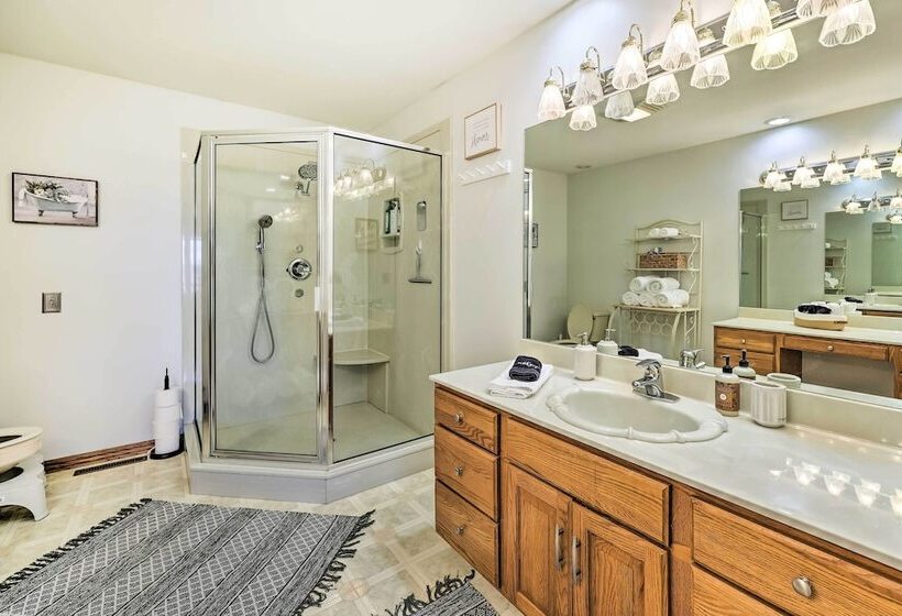 Shared Hot Tub, Pool & Dock: Lakefront Grove House