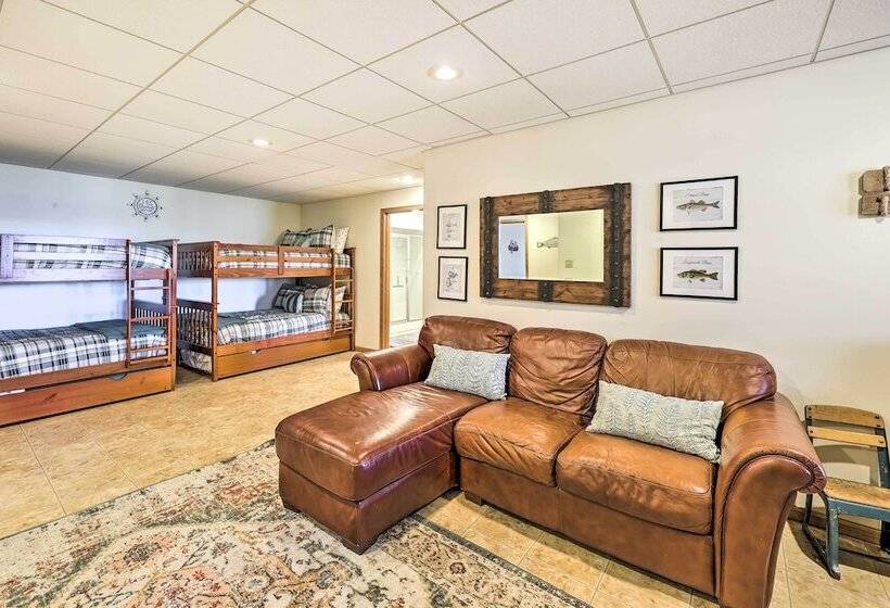 Shared Hot Tub, Pool & Dock: Lakefront Grove House