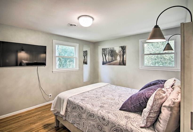 Quiet Lakefront Old Hickory Home W/ Patio, Kayaks!