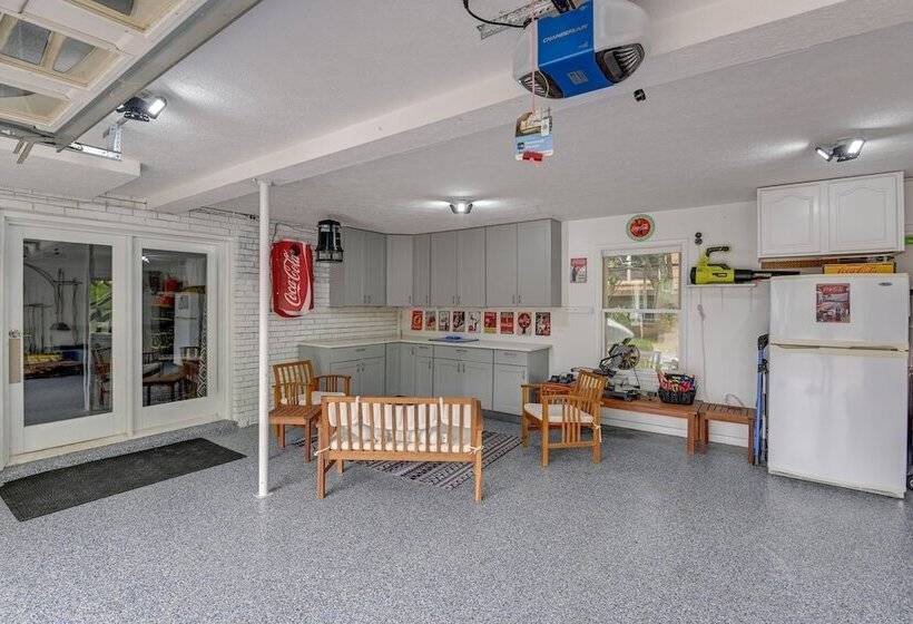 Quiet Lakefront Old Hickory Home W/ Patio, Kayaks!