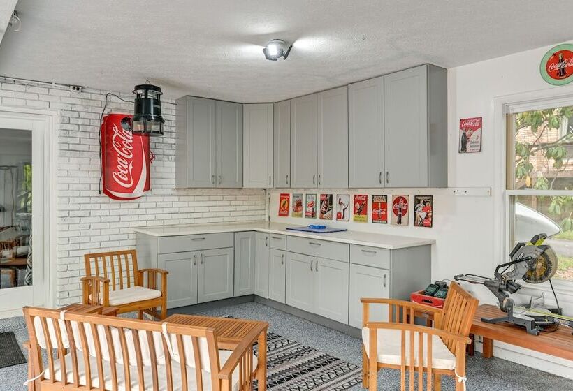 Quiet Lakefront Old Hickory Home W/ Patio, Kayaks!