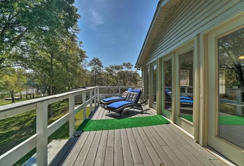 Quiet Lakefront Old Hickory Home W/ Patio, Kayaks!