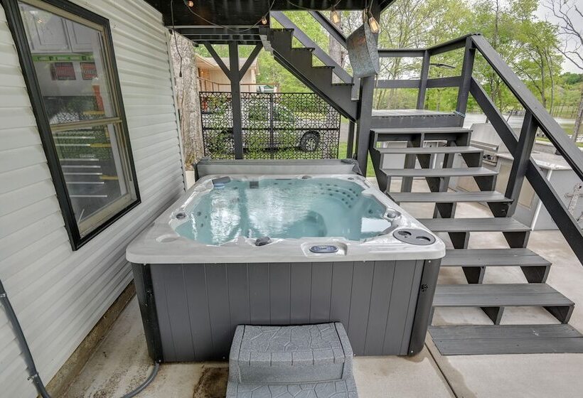 Quiet Lakefront Old Hickory Home W/ Patio, Kayaks!