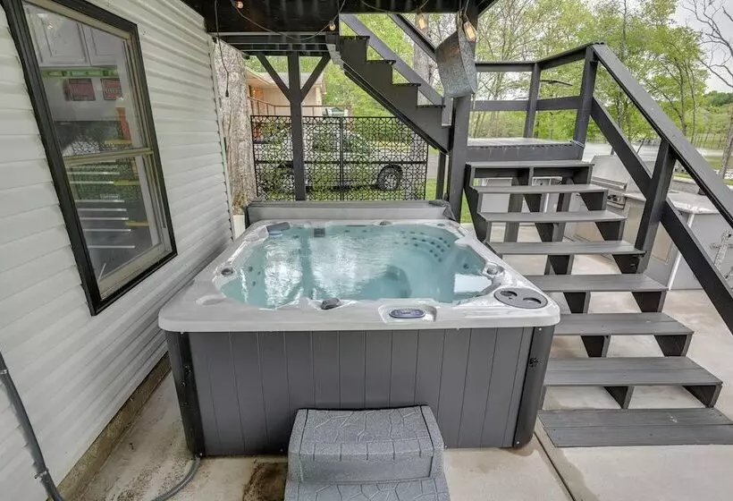Quiet Lakefront Old Hickory Home W/ Patio, Kayaks!