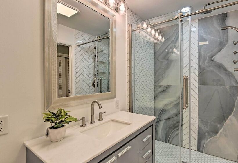 Quiet Lakefront Old Hickory Home W/ Patio, Kayaks!