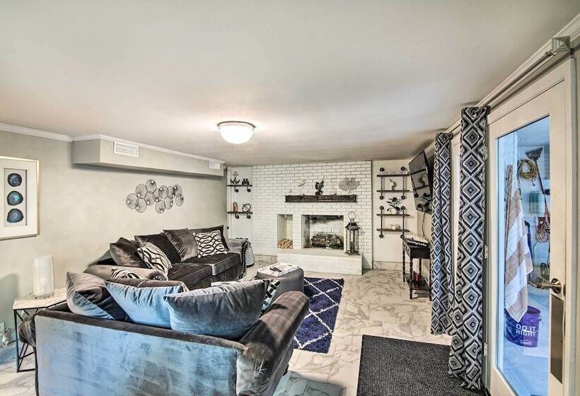 Quiet Lakefront Old Hickory Home W/ Patio, Kayaks!