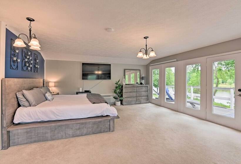 Quiet Lakefront Old Hickory Home W/ Patio, Kayaks!