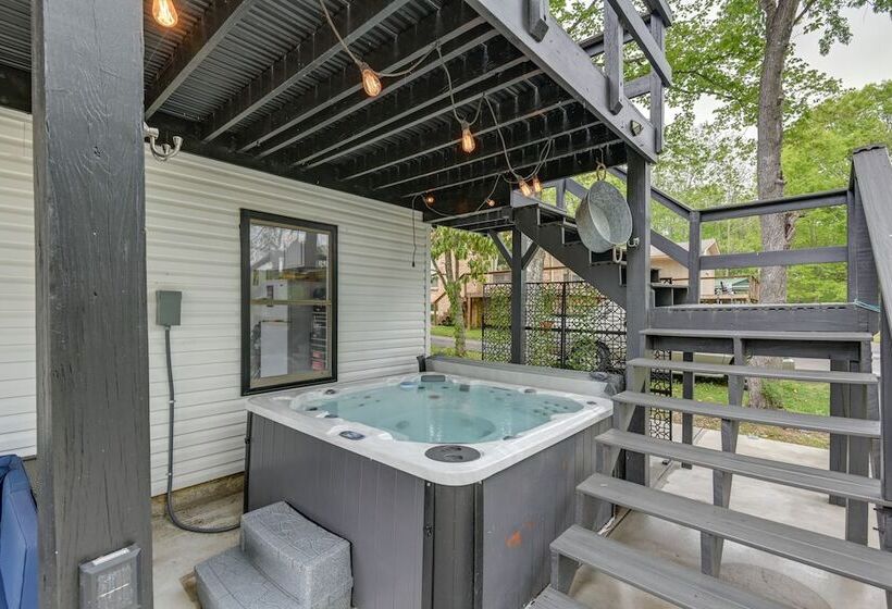 Quiet Lakefront Old Hickory Home W/ Patio, Kayaks!