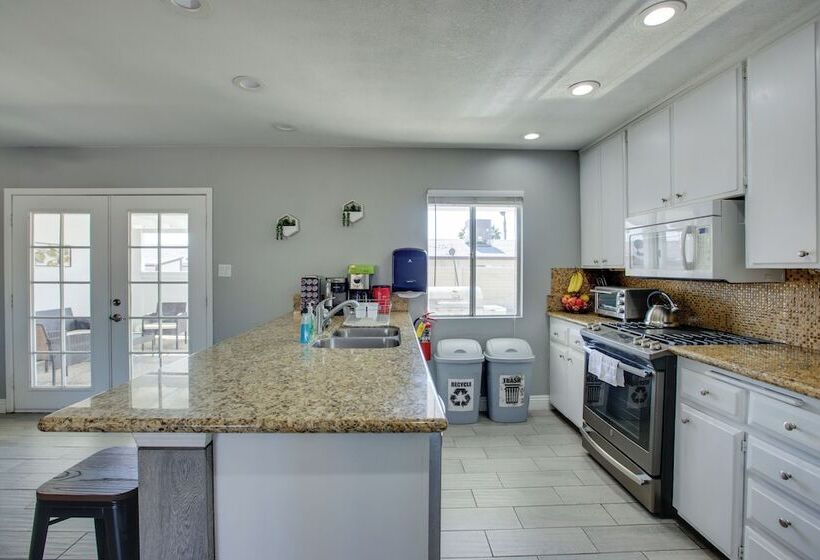 Las Vegas Retreat W/ Yard < 5 Mi To Strip!