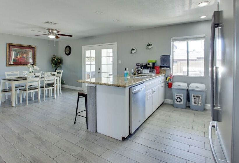 Las Vegas Retreat W/ Yard < 5 Mi To Strip!