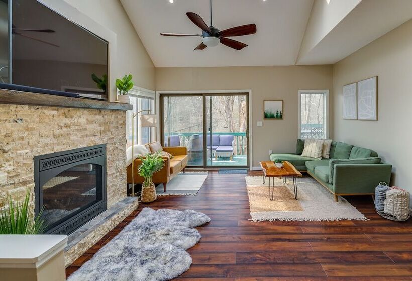 Lovely Poconos Cabin W/ Resort Amenities!