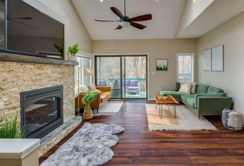 Lovely Poconos Cabin W/ Resort Amenities!