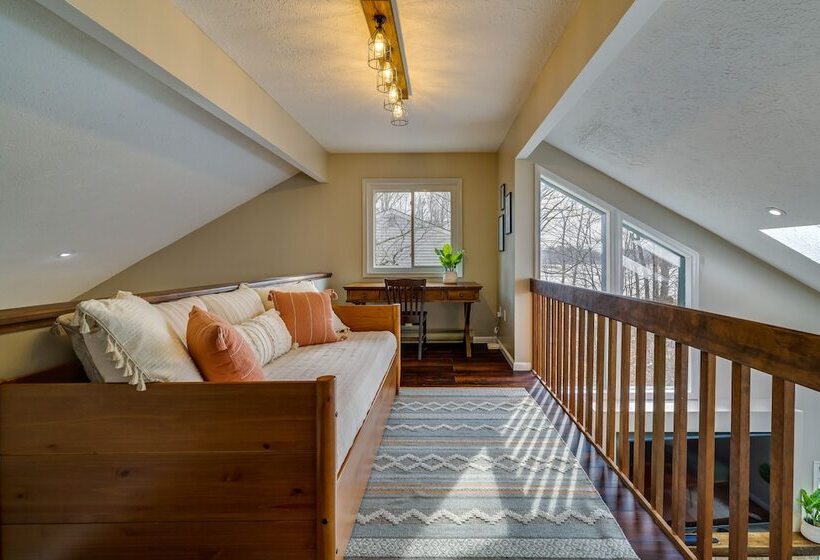 Lovely Poconos Cabin W/ Resort Amenities!