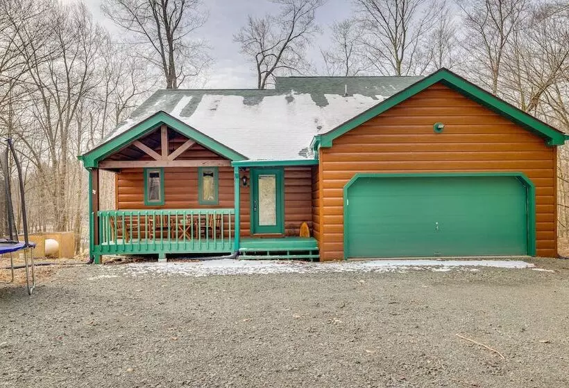 Lovely Poconos Cabin W/ Resort Amenities!