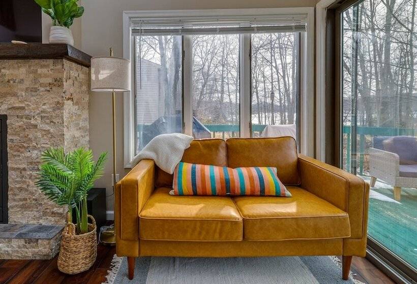 Lovely Poconos Cabin W/ Resort Amenities!