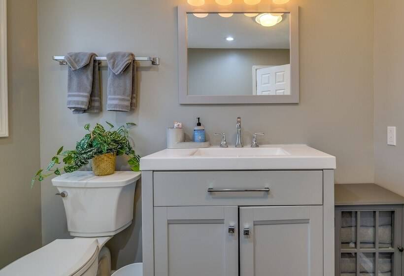 Lovely Poconos Cabin W/ Resort Amenities!