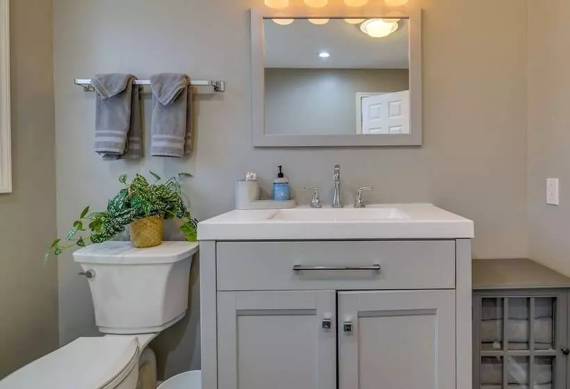 Lovely Poconos Cabin W/ Resort Amenities!