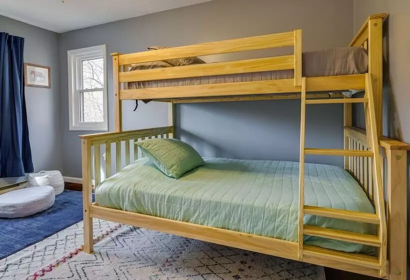 Lovely Poconos Cabin W/ Resort Amenities!