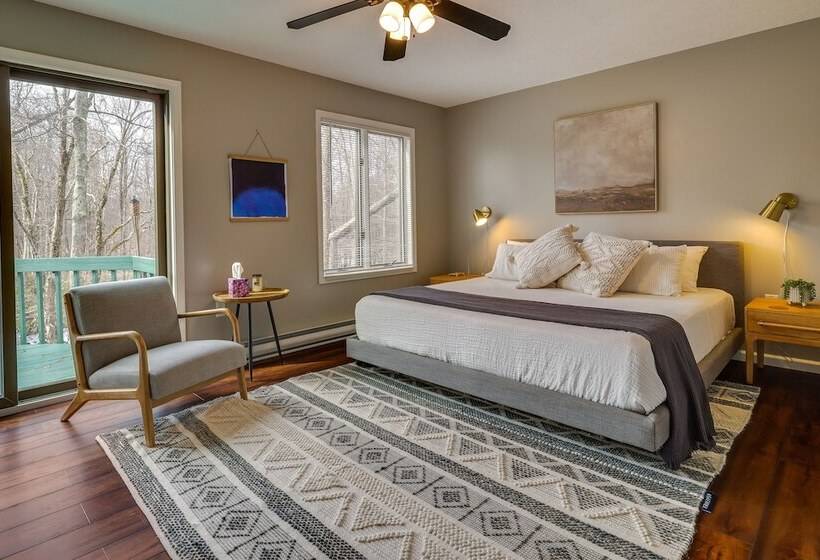 Lovely Poconos Cabin W/ Resort Amenities!