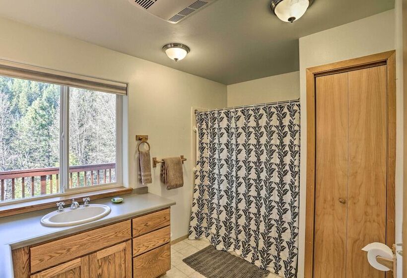 Mccloud Cabin W/ 3.5 Miles Of Private Hiking!