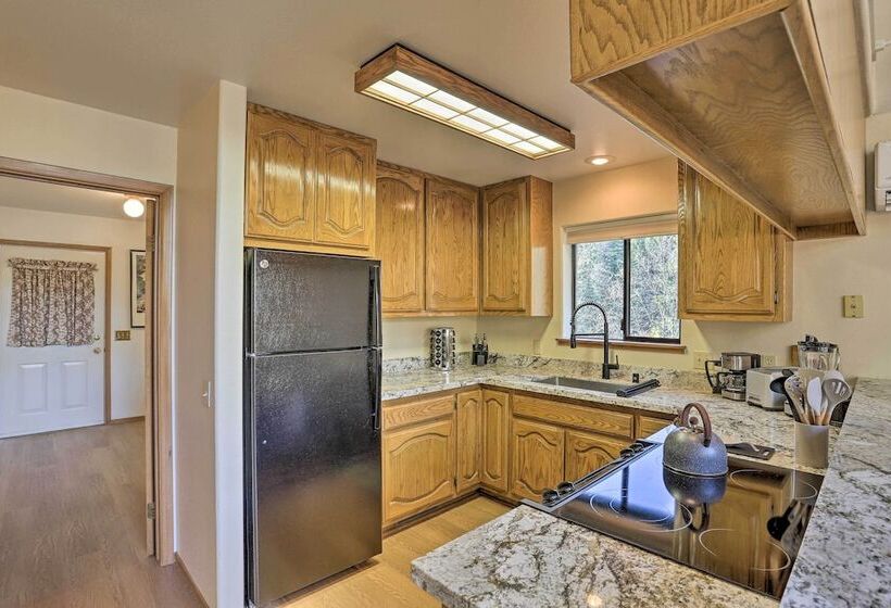 Mccloud Cabin W/ 3.5 Miles Of Private Hiking!