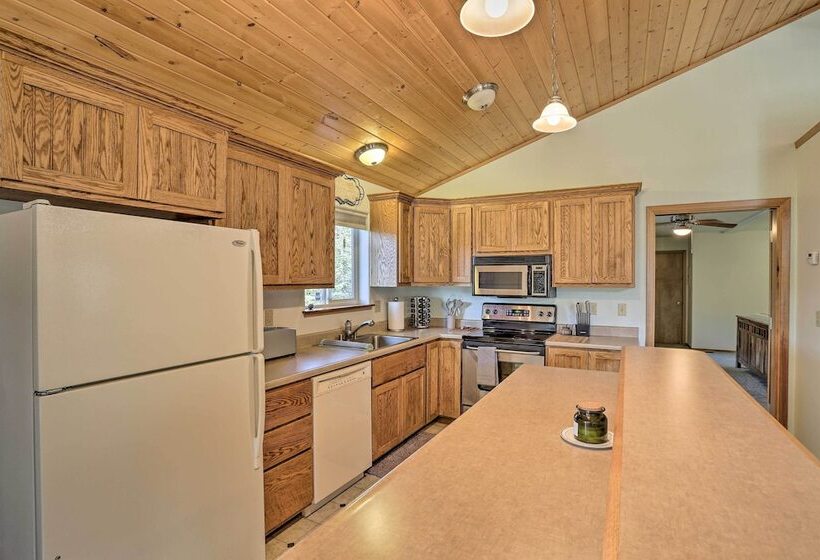 Mccloud Cabin W/ 3.5 Miles Of Private Hiking!