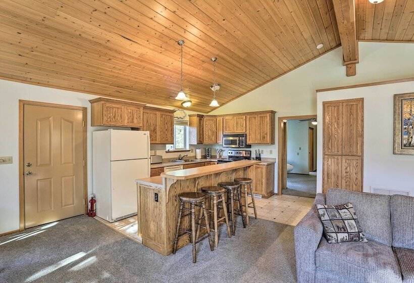 Mccloud Cabin W/ 3.5 Miles Of Private Hiking!