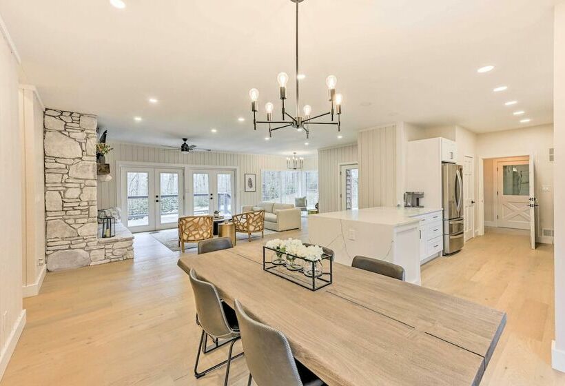 Modern + Bright Cashiers Home W/ Game Room!