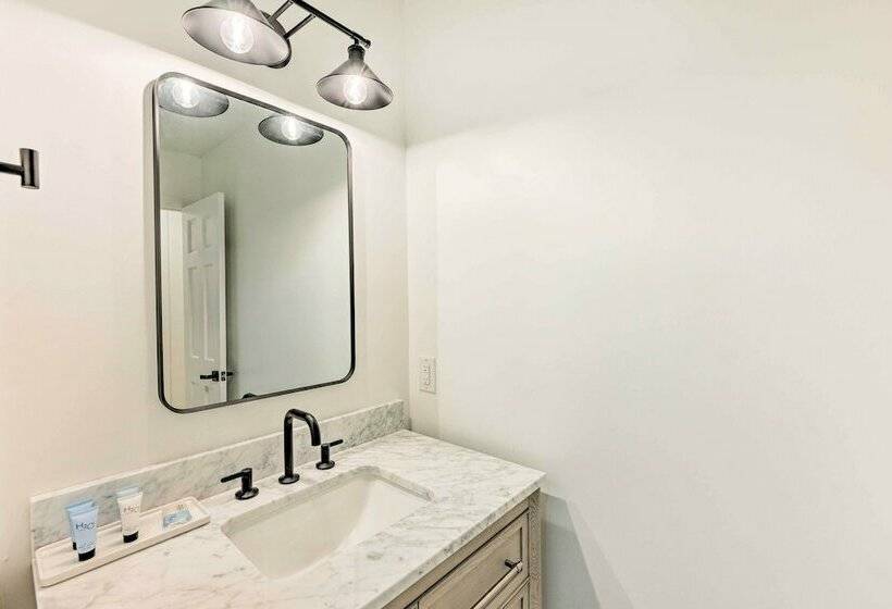 Modern + Bright Cashiers Home W/ Game Room!