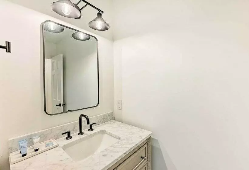 Modern + Bright Cashiers Home W/ Game Room!