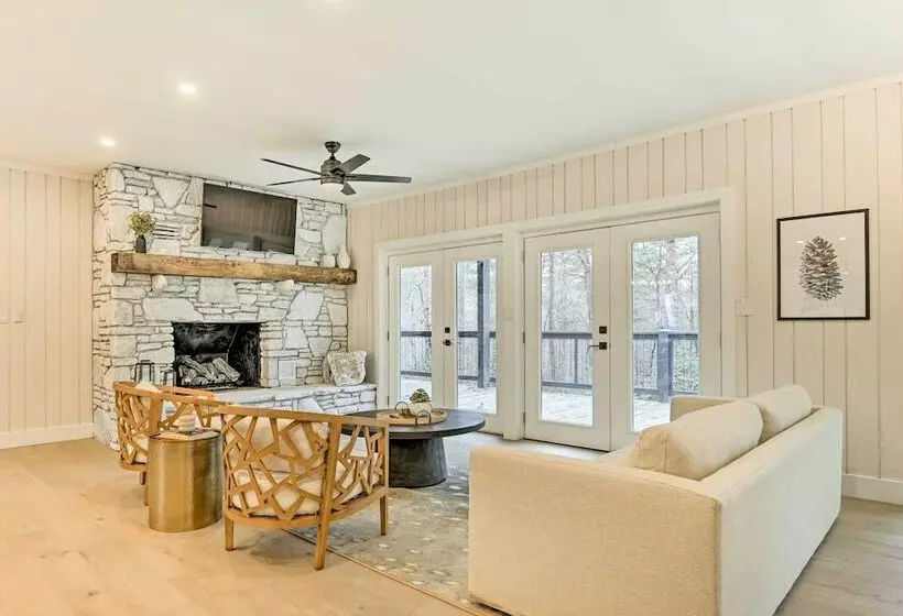 Modern + Bright Cashiers Home W/ Game Room!
