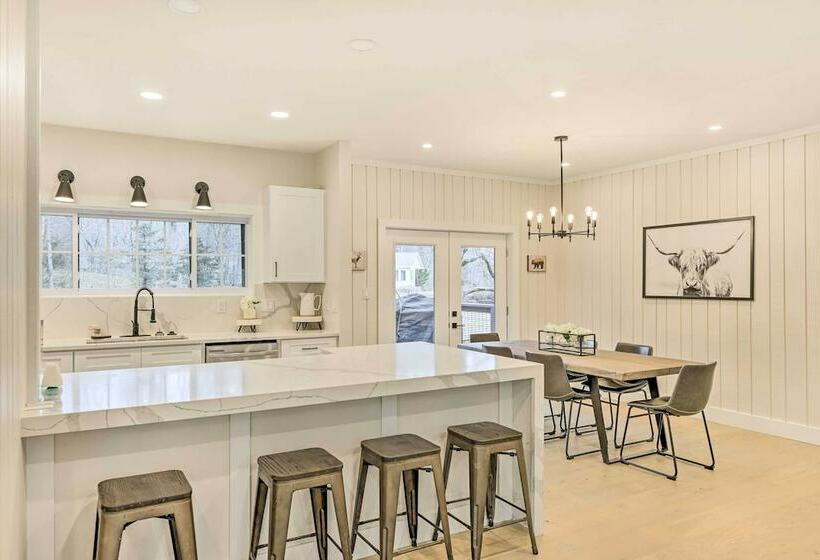 Modern + Bright Cashiers Home W/ Game Room!