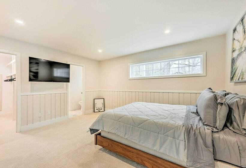 Modern + Bright Cashiers Home W/ Game Room!