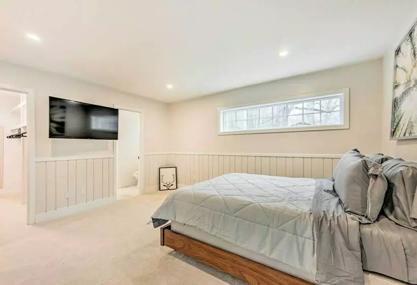 Modern + Bright Cashiers Home W/ Game Room!