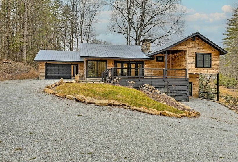 Modern + Bright Cashiers Home W/ Game Room!