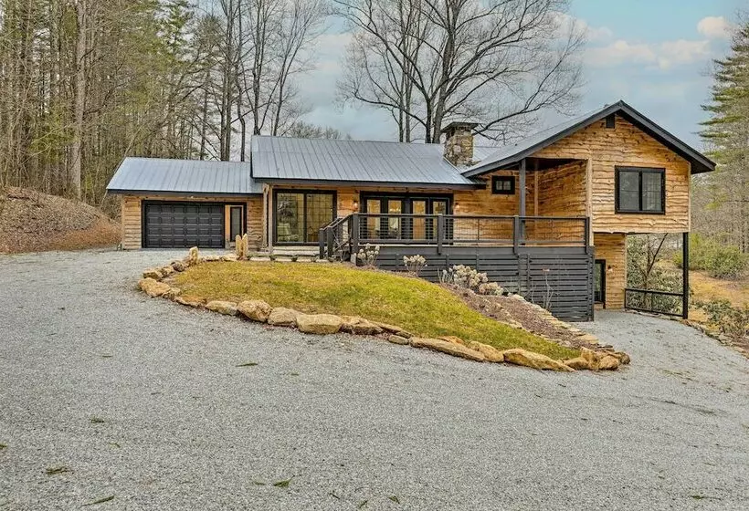 Modern + Bright Cashiers Home W/ Game Room!