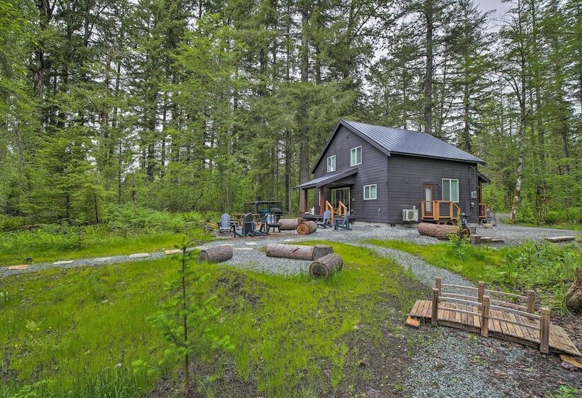 Modern Hideaway: Fire Pit, 5 Mi To Mt Rainier