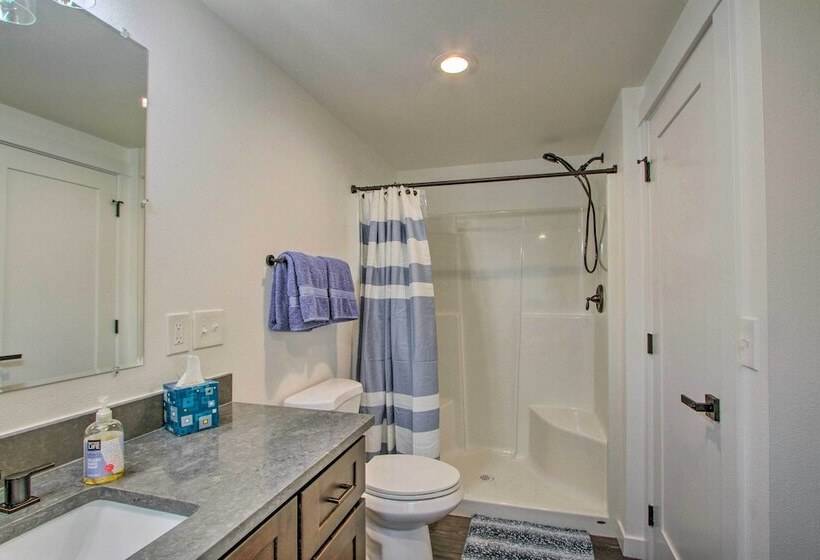 Modern Hideaway: Fire Pit, 5 Mi To Mt Rainier