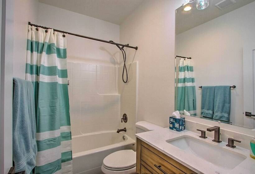 Modern Hideaway: Fire Pit, 5 Mi To Mt Rainier