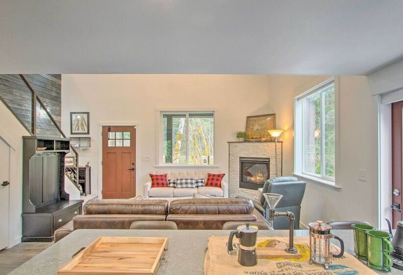 Modern Hideaway: Fire Pit, 5 Mi To Mt Rainier