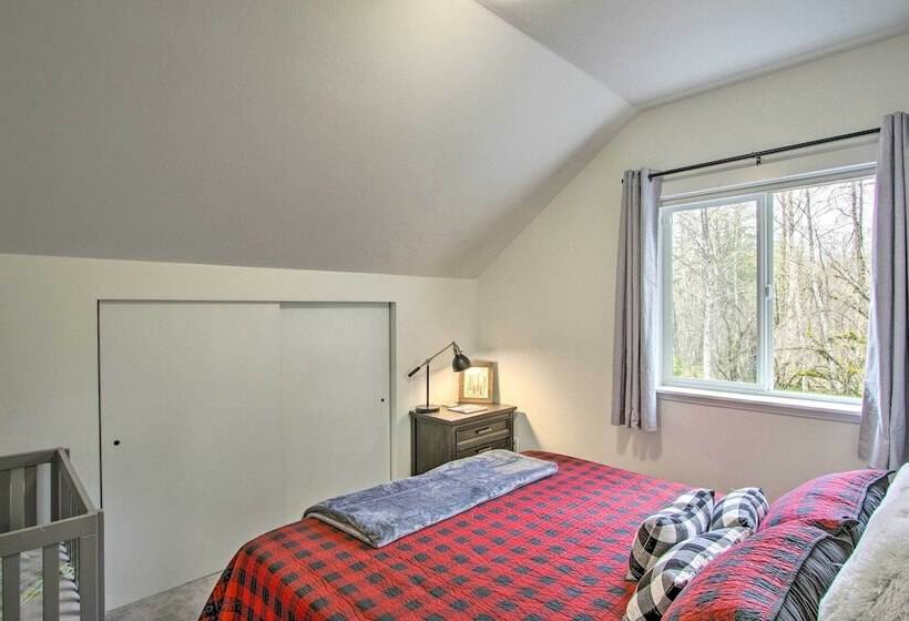 Modern Hideaway: Fire Pit, 5 Mi To Mt Rainier