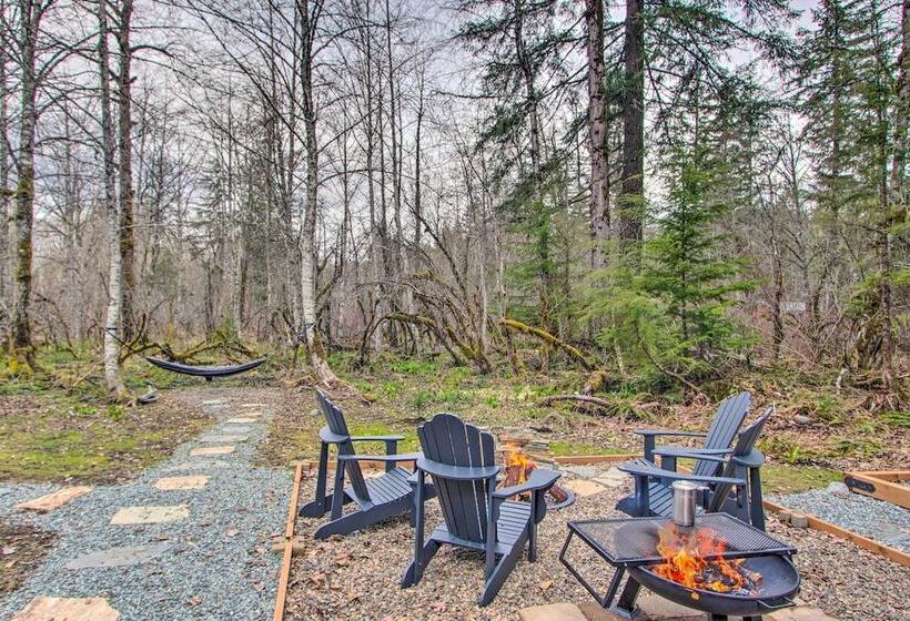 Modern Hideaway: Fire Pit, 5 Mi To Mt Rainier
